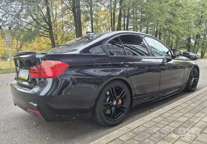 BMW 330 2013 photo 3