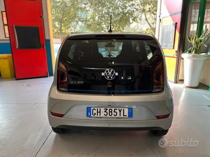 Volkswagen Up 2022 photo 2
