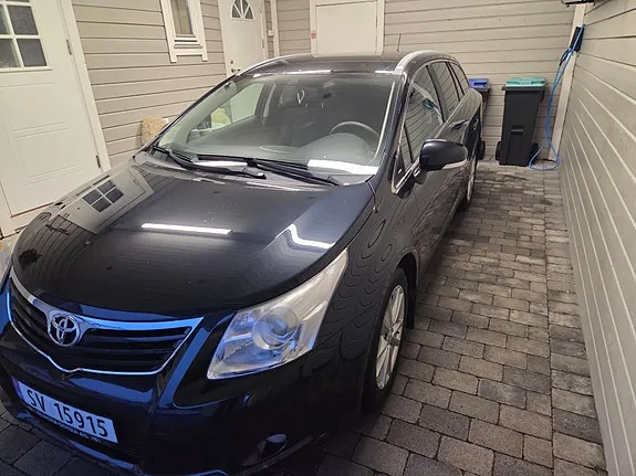 Toyota Avensis 2011 photo 2