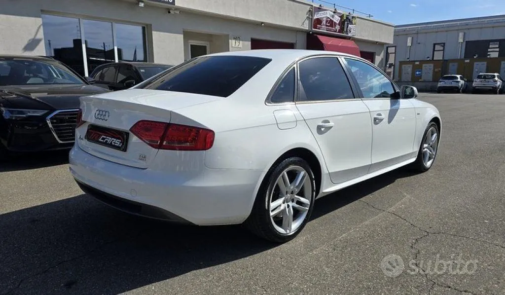 Audi A4 2011 photo 2