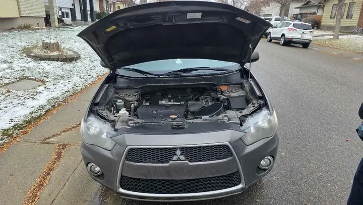 Mitsubishi Outlander 2012 photo 2