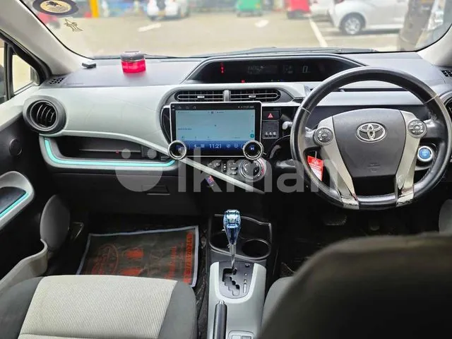 Toyota Aqua 2012 photo 4