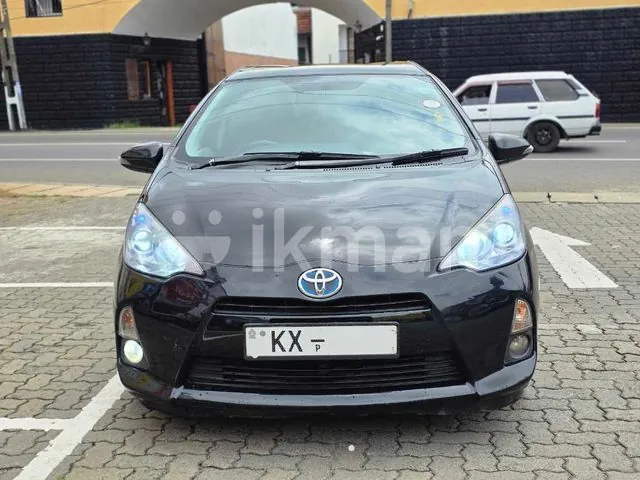 Toyota Aqua 2012 photo 2
