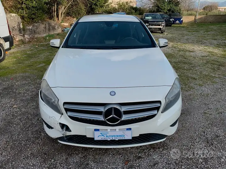 Mercedes-Benz A 180 2014 photo 2