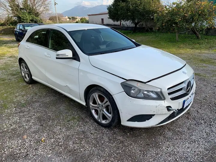 Mercedes-Benz A 180 2014 photo 3