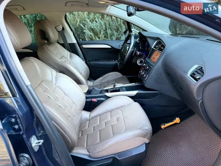 Citroen C4 2011 photo 2