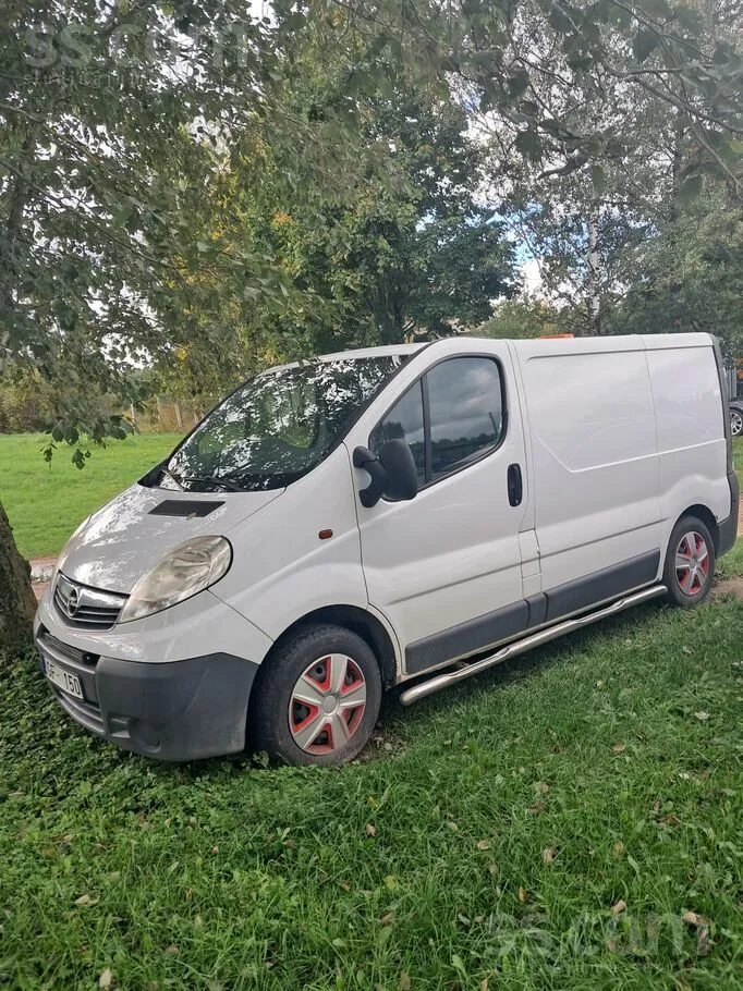 Opel Vivaro 2011 photo 2