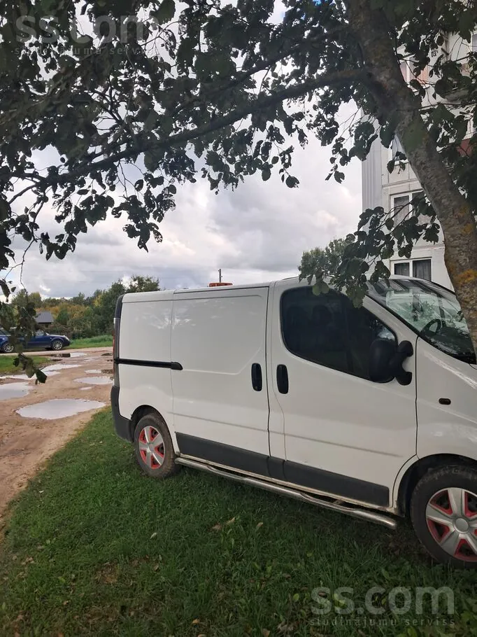 Opel Vivaro 2011 photo 3