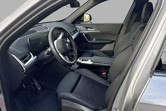 BMW Ix1 2026 photo 2