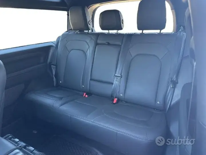 Land Rover Defender 2022 photo 5