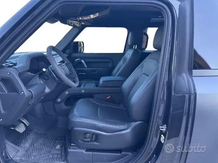 Land Rover Defender 2022 photo 3