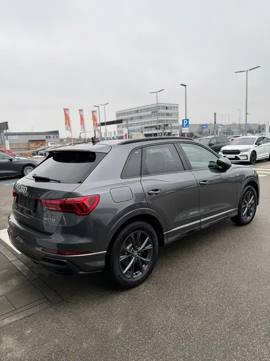 Audi Q3 2019 photo 2