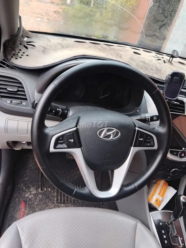 Hyundai Accent 2012 photo 2