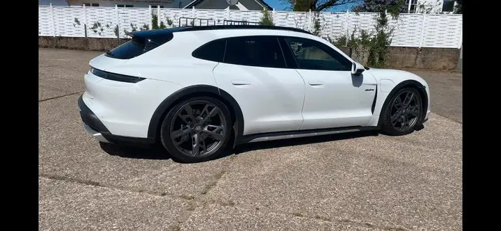 Porsche Taycan Cross Turismo