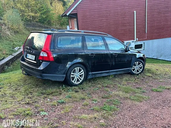 Volvo V70 2010 photo 4