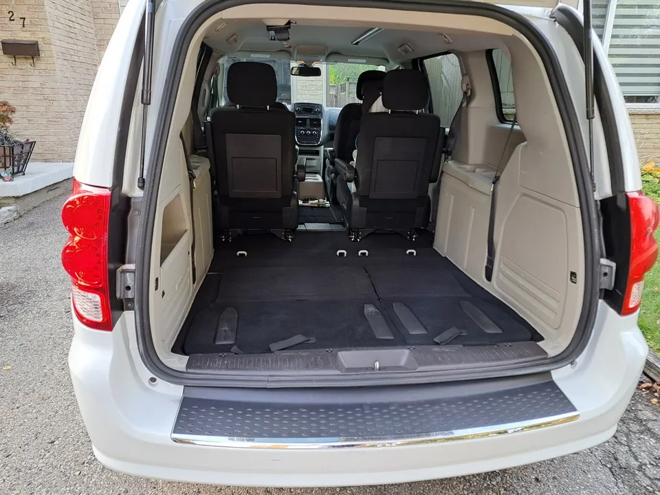 Dodge Grand Caravan 2018 photo 2