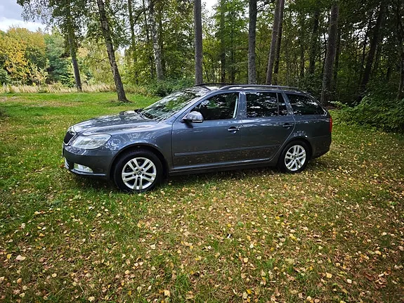 Skoda Octavia 2012 photo 2
