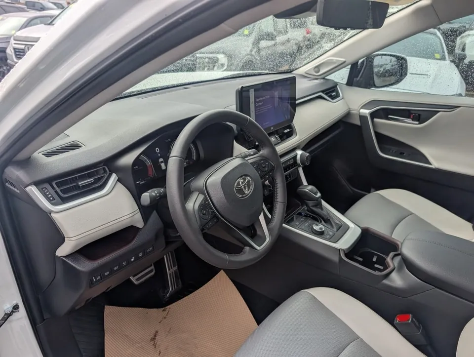 Toyota Rav4 2023 photo 2