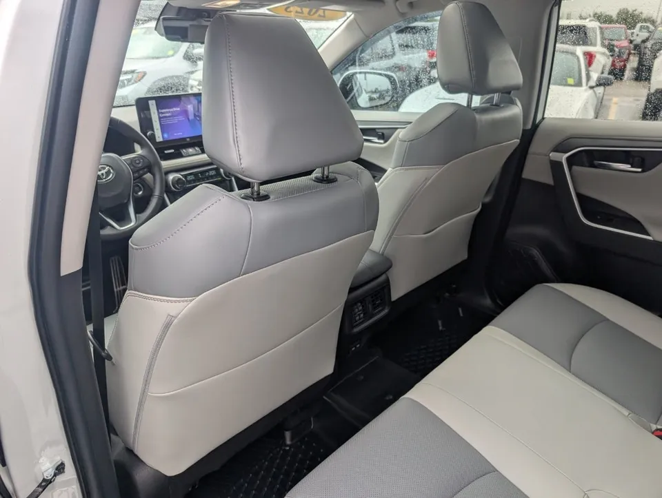 Toyota Rav4 2023 photo 3