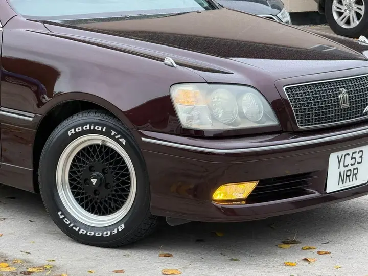 Toyota Crown 2004 photo 2