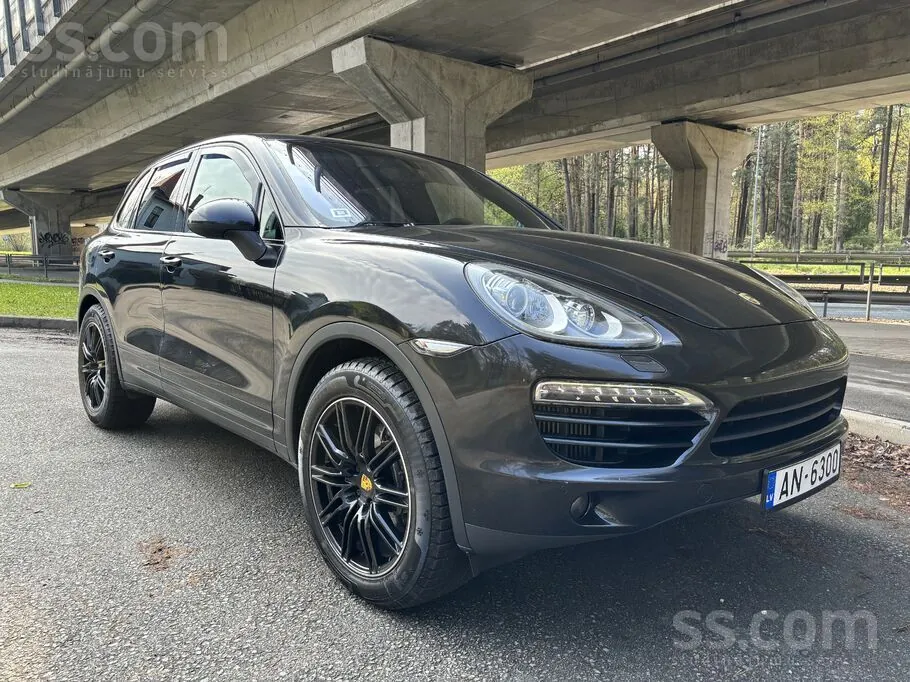 Porsche Cayenne 2011 photo 2