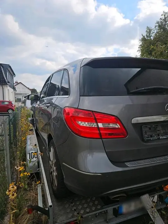 Mercedes-Benz B200