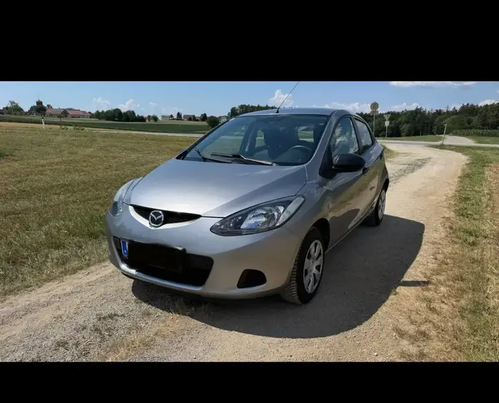 Mazda Mazda2 2010 photo 2