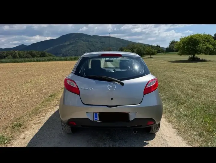Mazda Mazda2 2010 photo 3