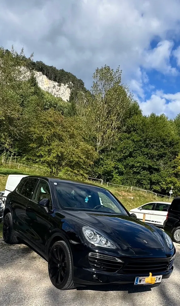 Porsche Cayenne 2012 photo 2