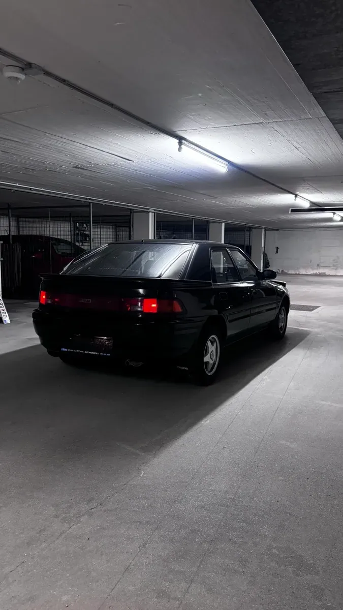 Mazda 323 1993 photo 3