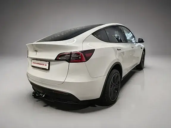 Tesla Model Y 2023 photo 2