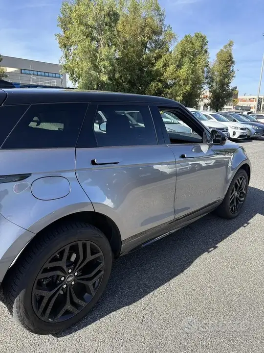 Land Rover Evoque 2021 photo 3