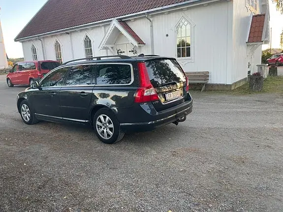 Volvo V70 2011 photo 2