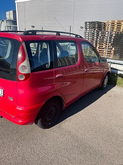 Toyota Yaris Verso 2000 photo 2