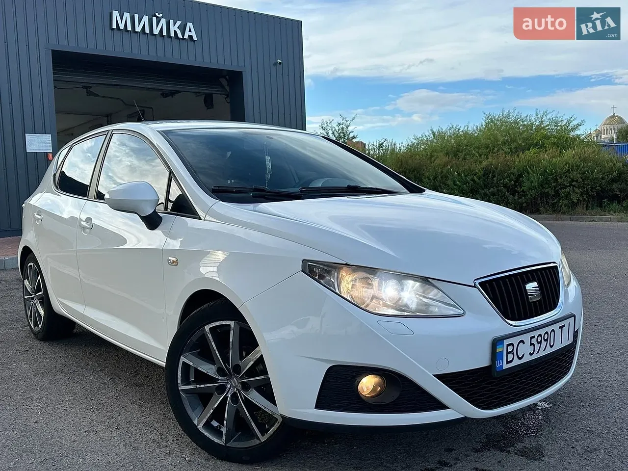 Seat Ibiza 2011 photo 2