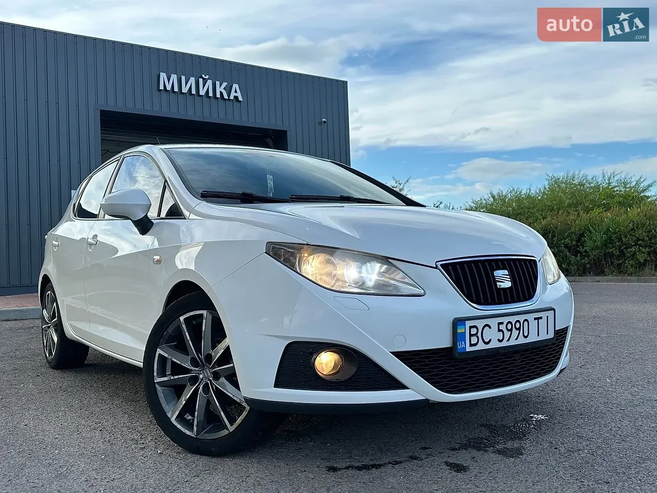 Seat Ibiza 2011 photo 3