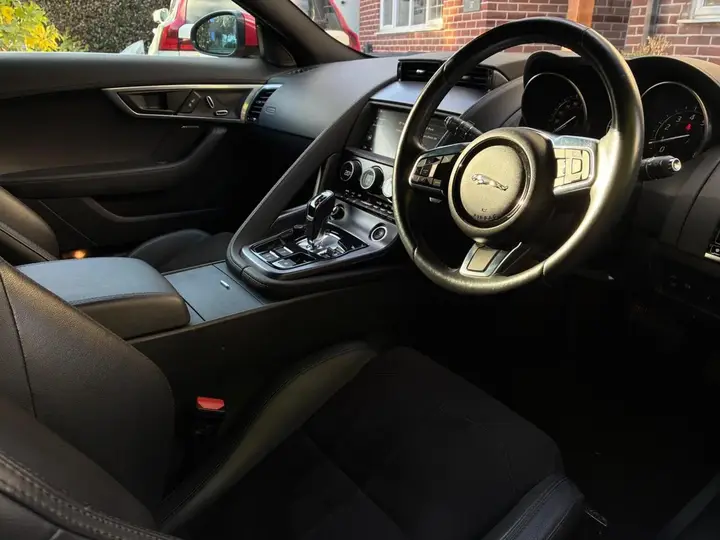 Jaguar F-Type 2018 photo 5