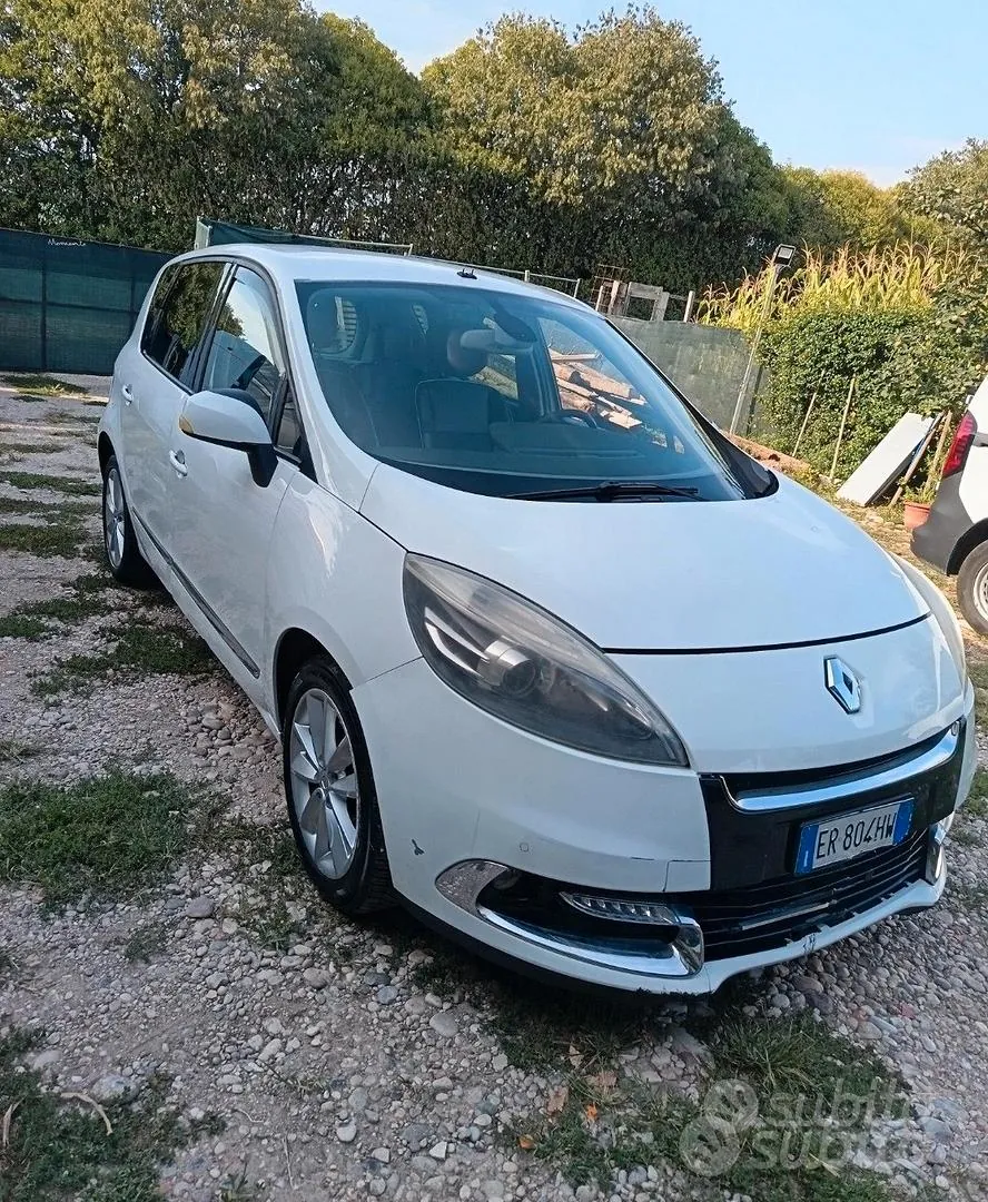 Renault Scenic 2013 photo 2