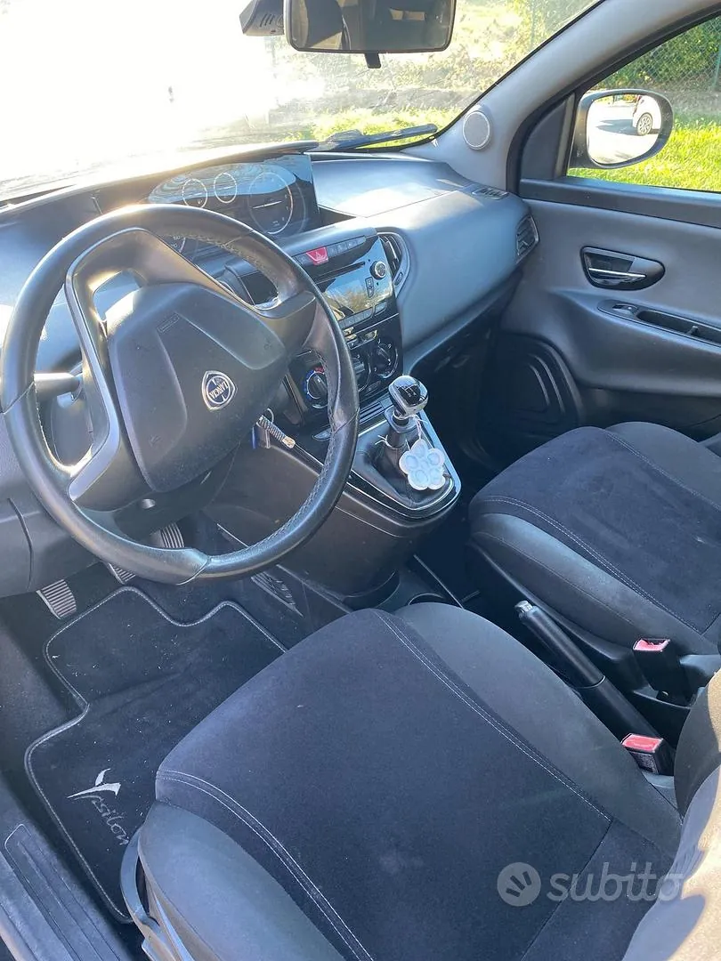 Lancia Ypsilon 2013 photo 2