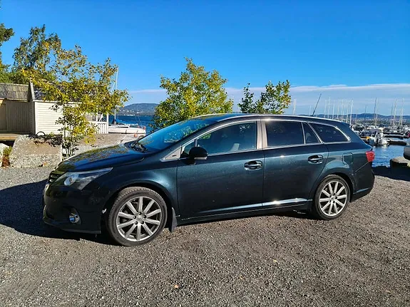 Toyota Avensis 2014 photo 2