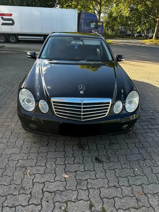 Mercedes-Benz W211