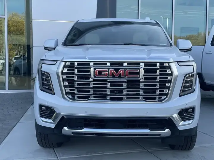 GMC Yukon 2027 photo 2