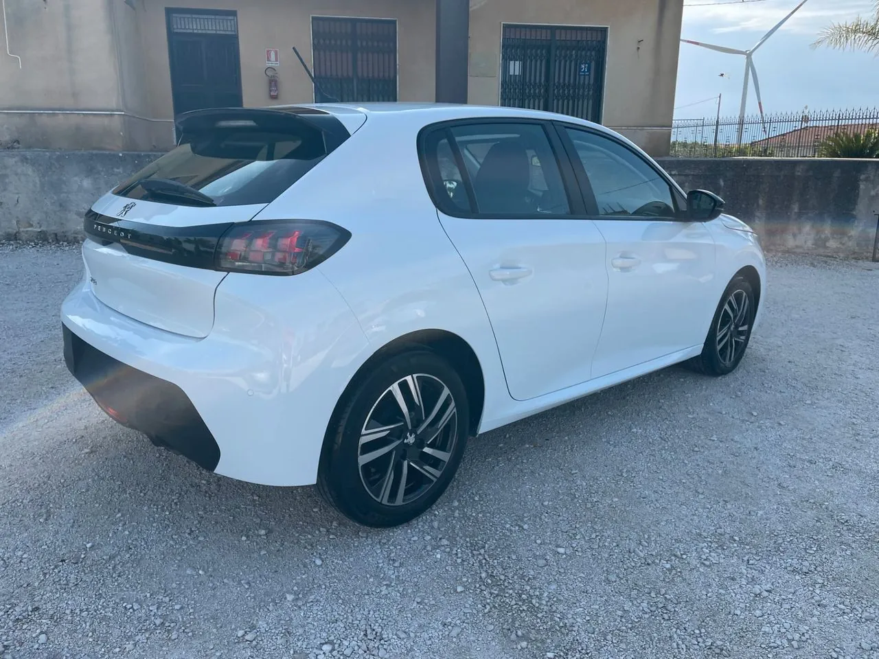Peugeot 208 2023 photo 5