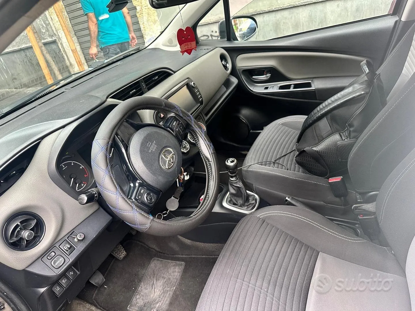Toyota Yaris 2018 photo 2