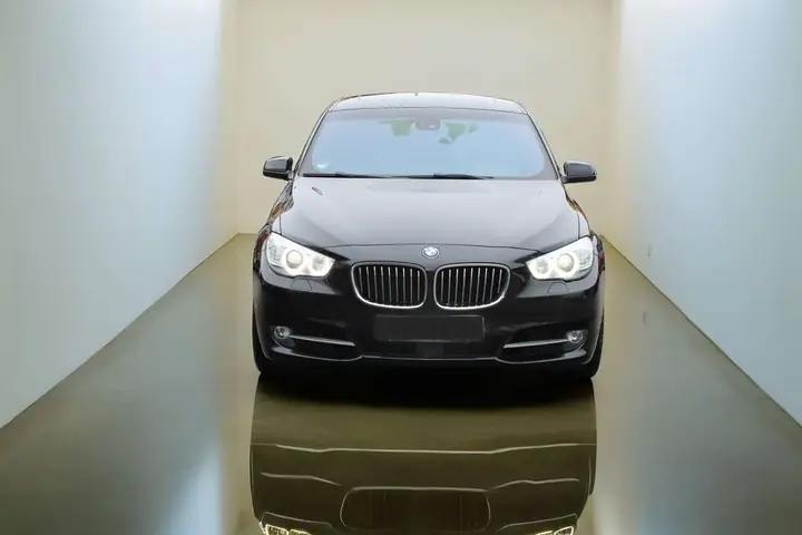 BMW 530D 2010 photo 2