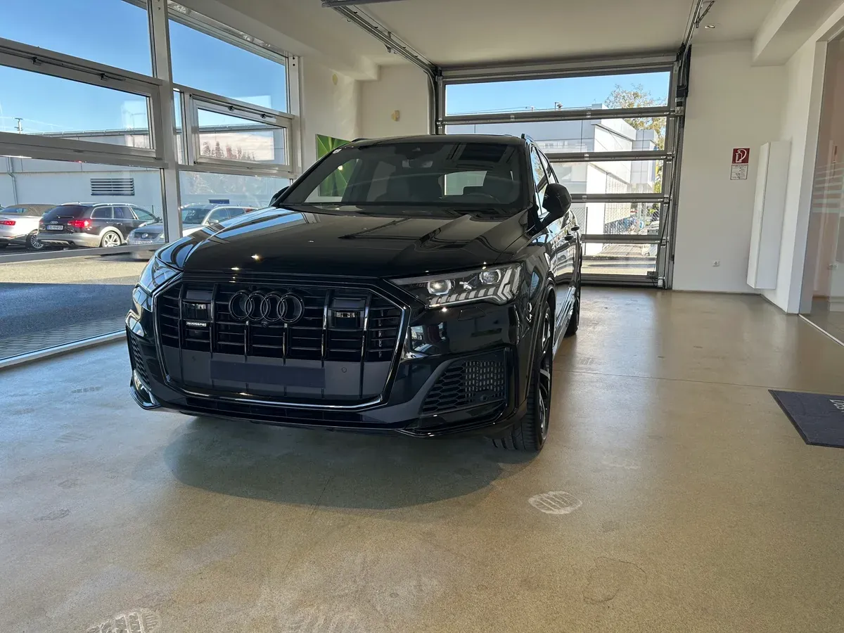 Audi Q7 2021 photo 2