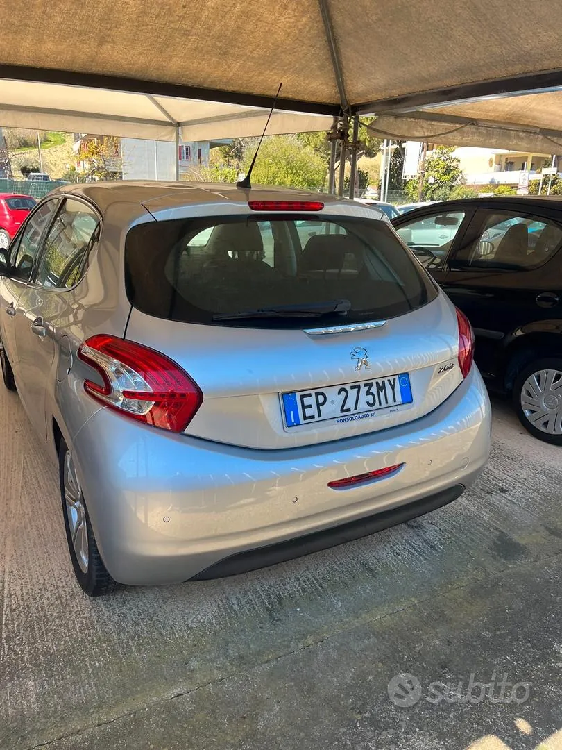 Peugeot 208 2014 photo 4