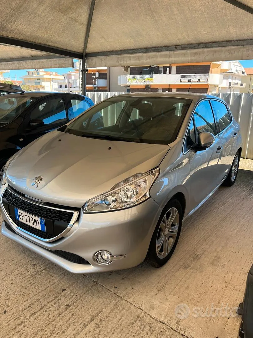 Peugeot 208 2014 photo 2