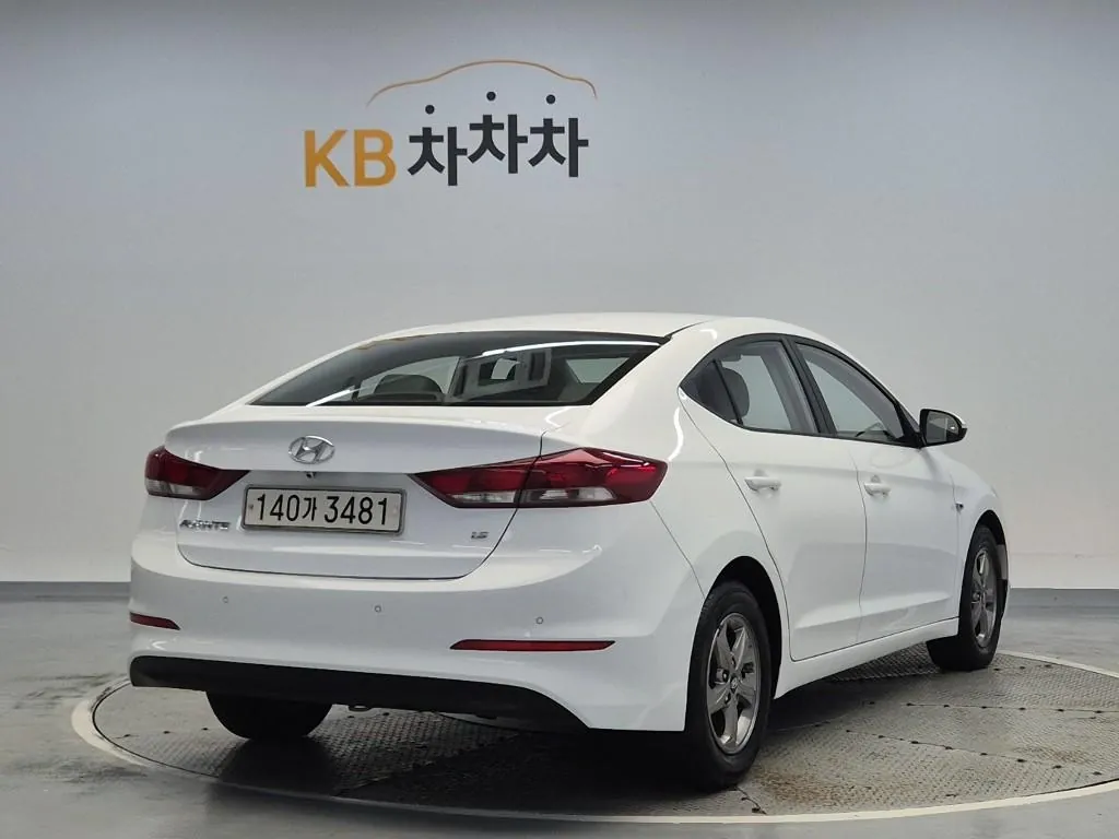 Hyundai Avante 2018 photo 3