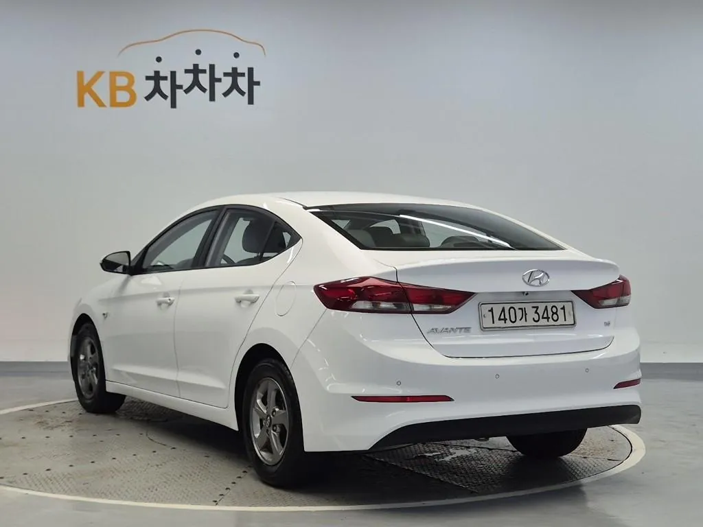Hyundai Avante 2018 photo 2